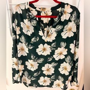 Loose fitting v neck floral top